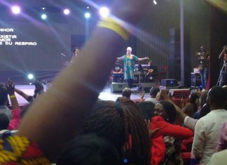 Diante do Trono em Luanda – Preciso de Ti Diante do Trono em Luanda - Preciso de Ti