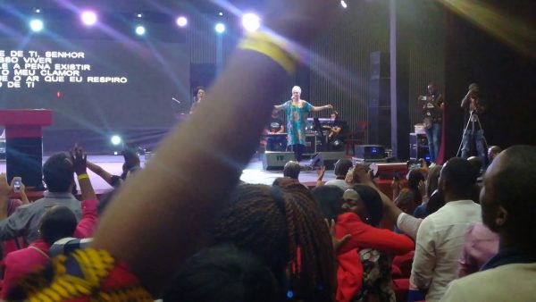Diante do Trono em Luanda - Preciso de Ti