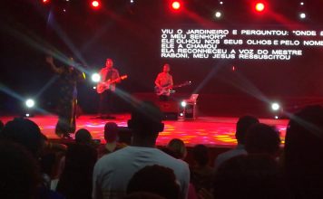Diante do Trono em Luanda – A Vitória na Cruz Diante do Trono em Luanda - A Vitória na Cruz