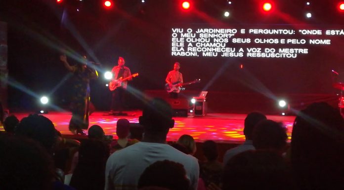 Diante do Trono em Luanda – A Vitória na Cruz Diante do Trono em Luanda - A Vitória na Cruz