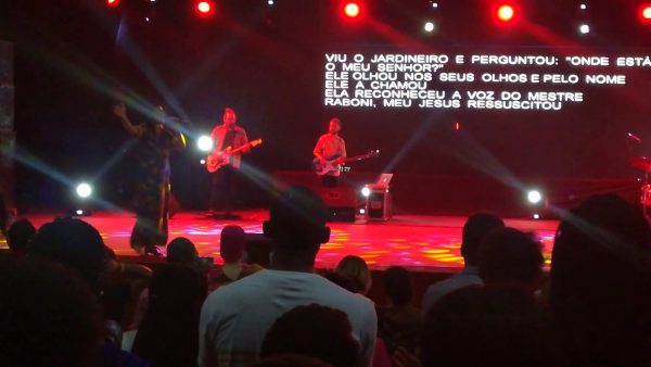Diante do Trono em Luanda - A Vitória na Cruz