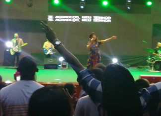 Diante do Trono em Luanda – Te agradeço Diante do trono em Luanda - Te agradeço