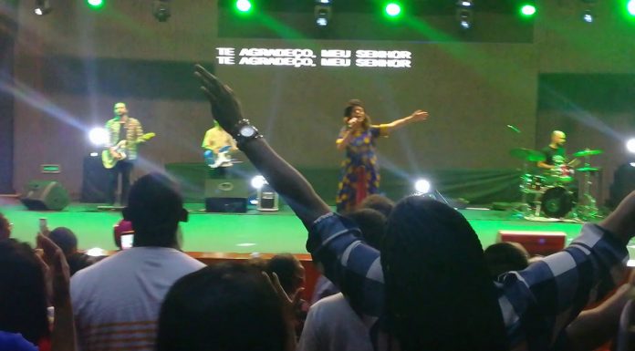 Diante do Trono em Luanda – Te agradeço Diante do trono em Luanda - Te agradeço